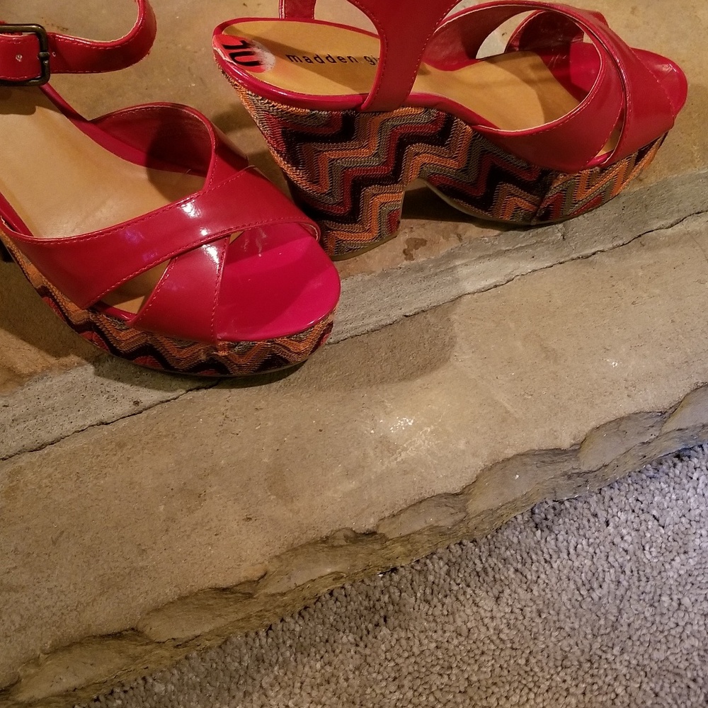 Shoes - Picture 3 of 4